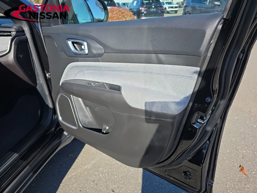 Used 2025 Jeep Compass Sport image 45