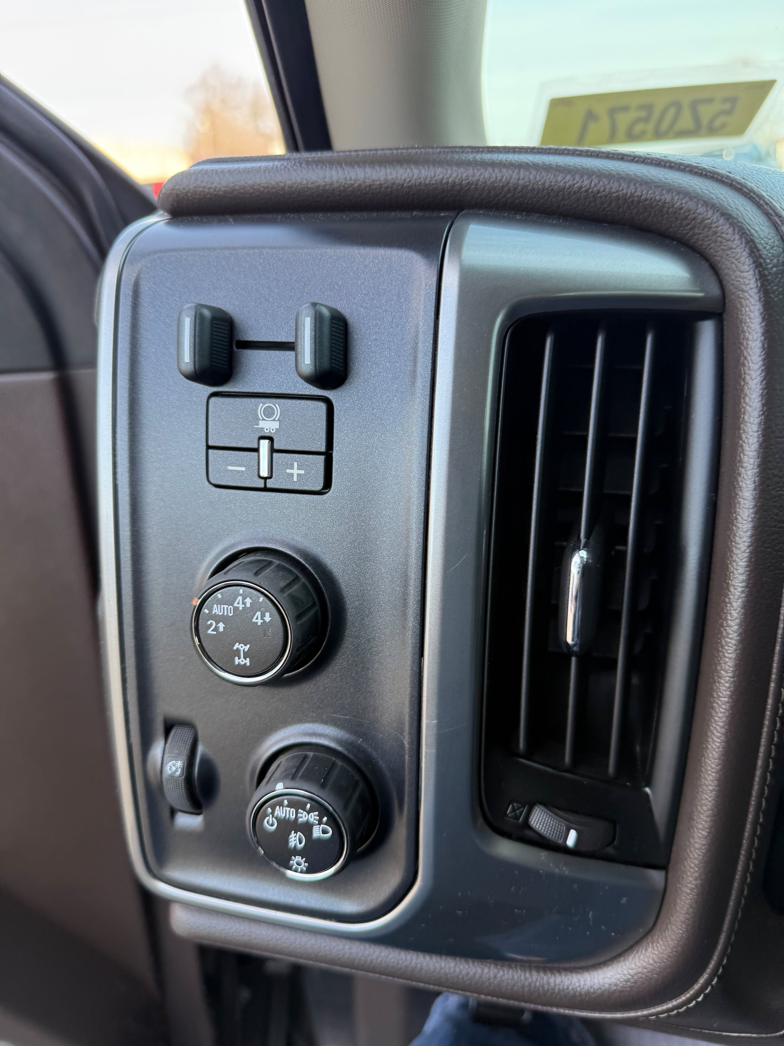 Used 2016 Chevrolet Silverado 1500 LTZ w/ LTZ Plus Package AWD/4WD image 17