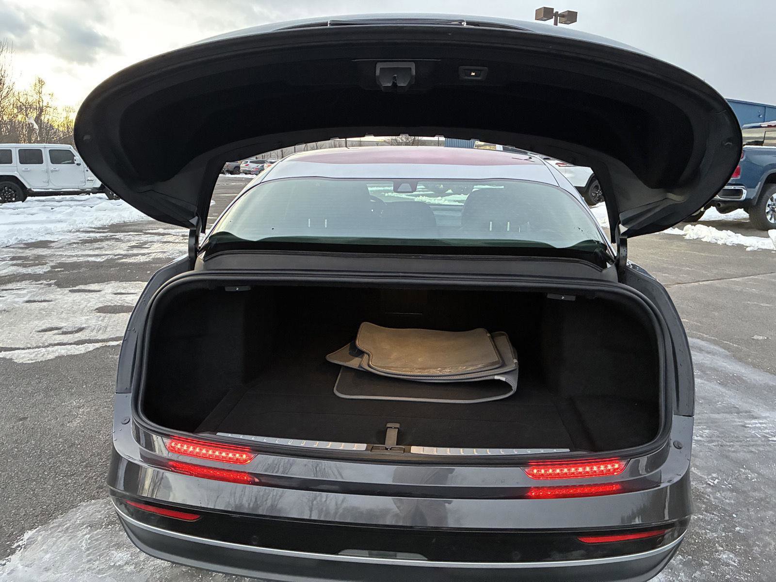 Used 2024 Lucid Air Touring image 25