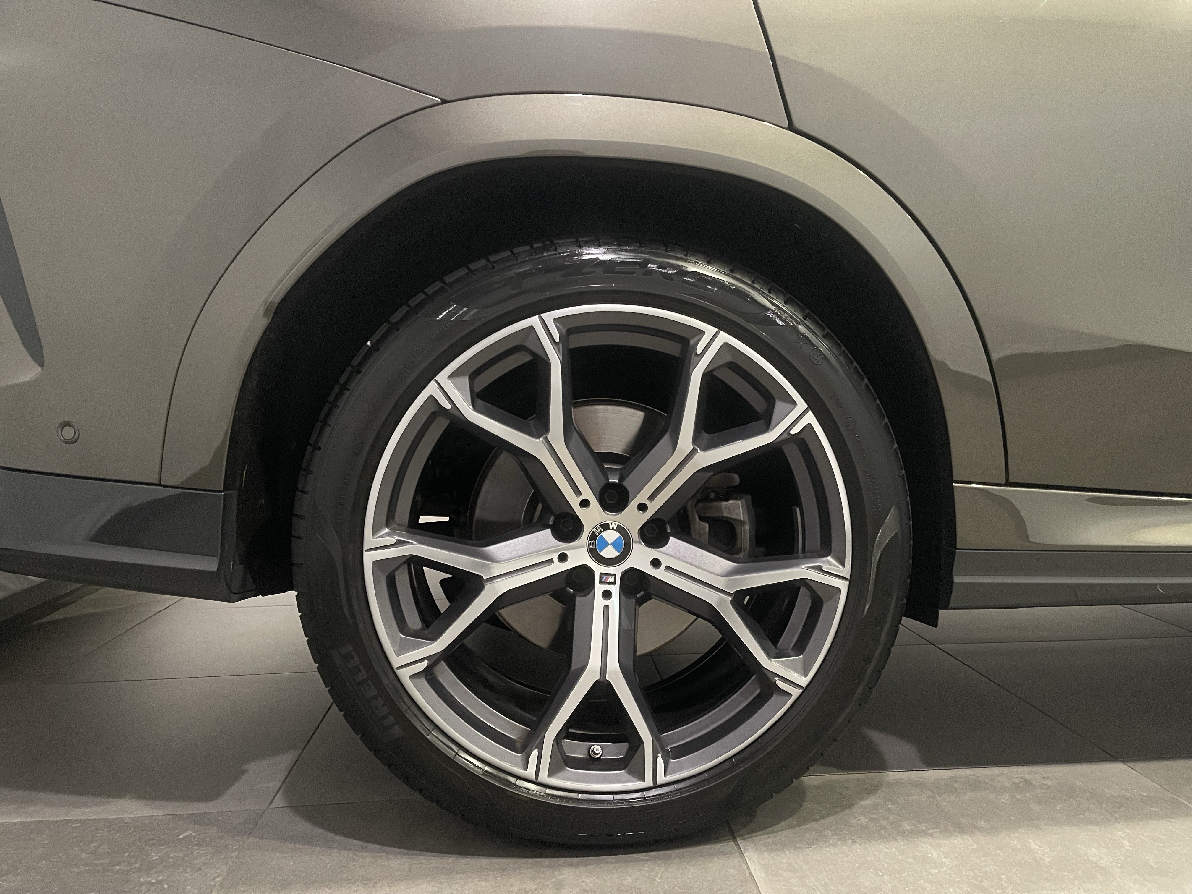 Certified 2025 BMW X6 xDrive40i w/ Parking Assistance Package AWD/4WD image 9