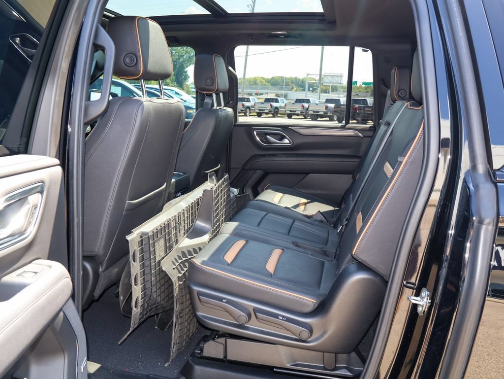 Used 2023 GMC Yukon XL AT4 w/ AT4 Premium Plus Package AWD/4WD image 14