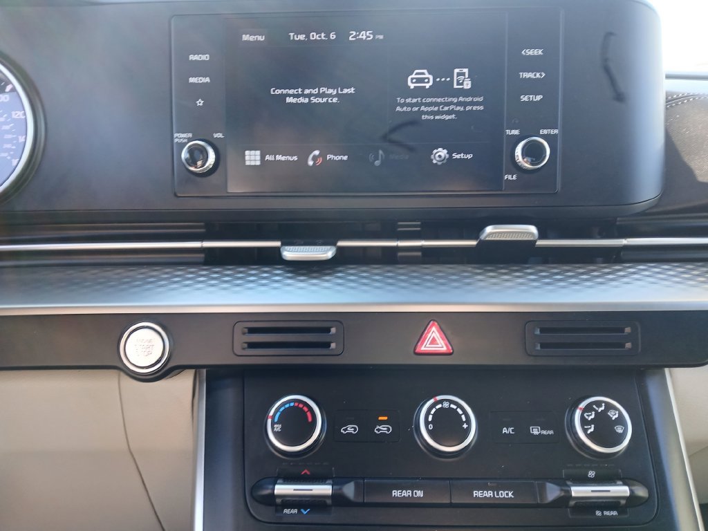 Used 2022 Kia Carnival LX FWD image 18