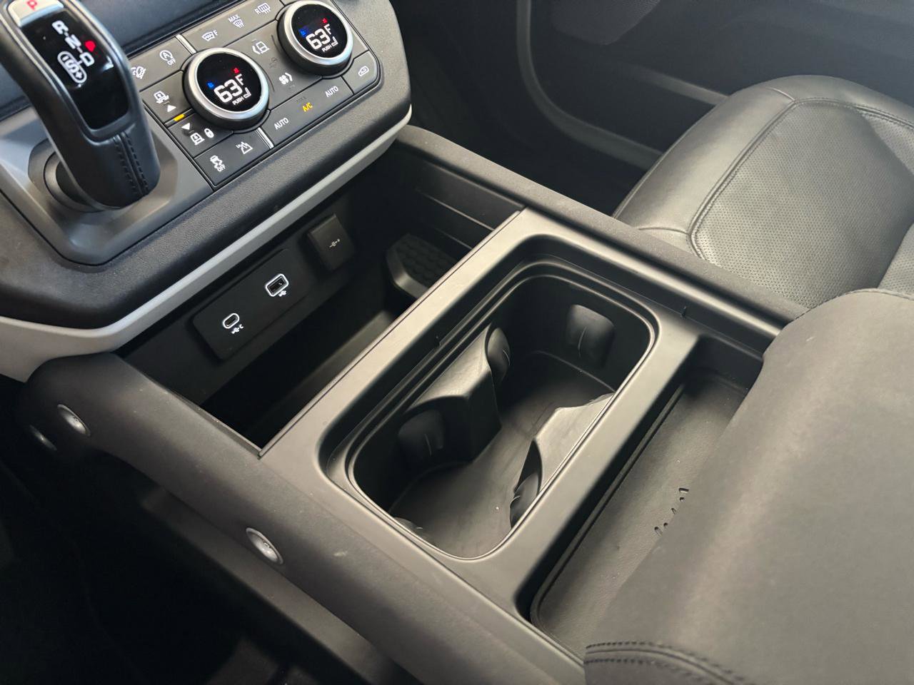 Used 2023 Land Rover Defender 130 SE image 21