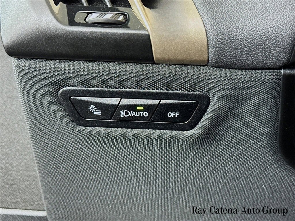 Used 2025 BMW iX xDrive50 w/ Premium Package image 10