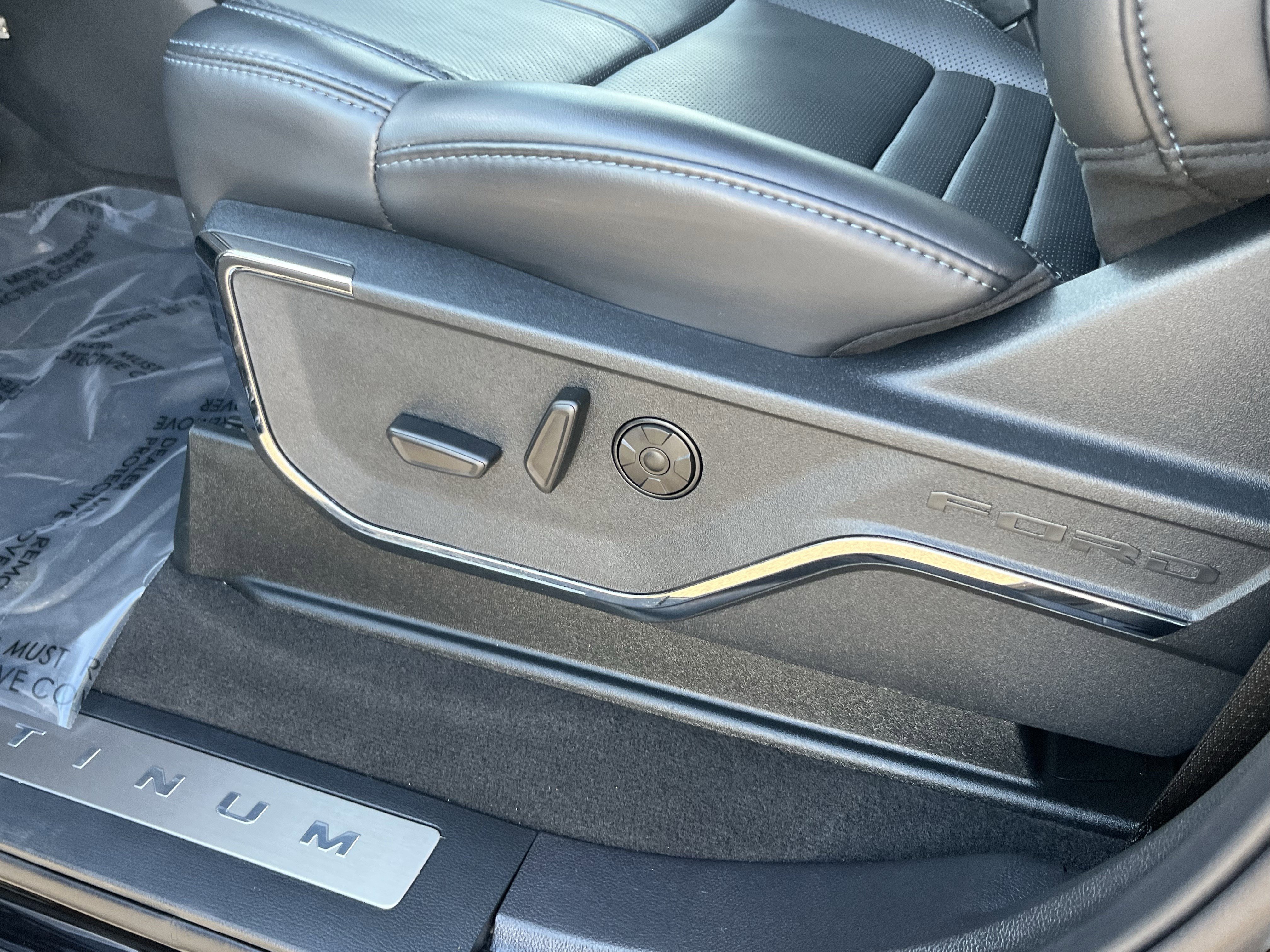 Used 2025 Ford F450 Platinum w/ FX4 Off-Road Package image 18