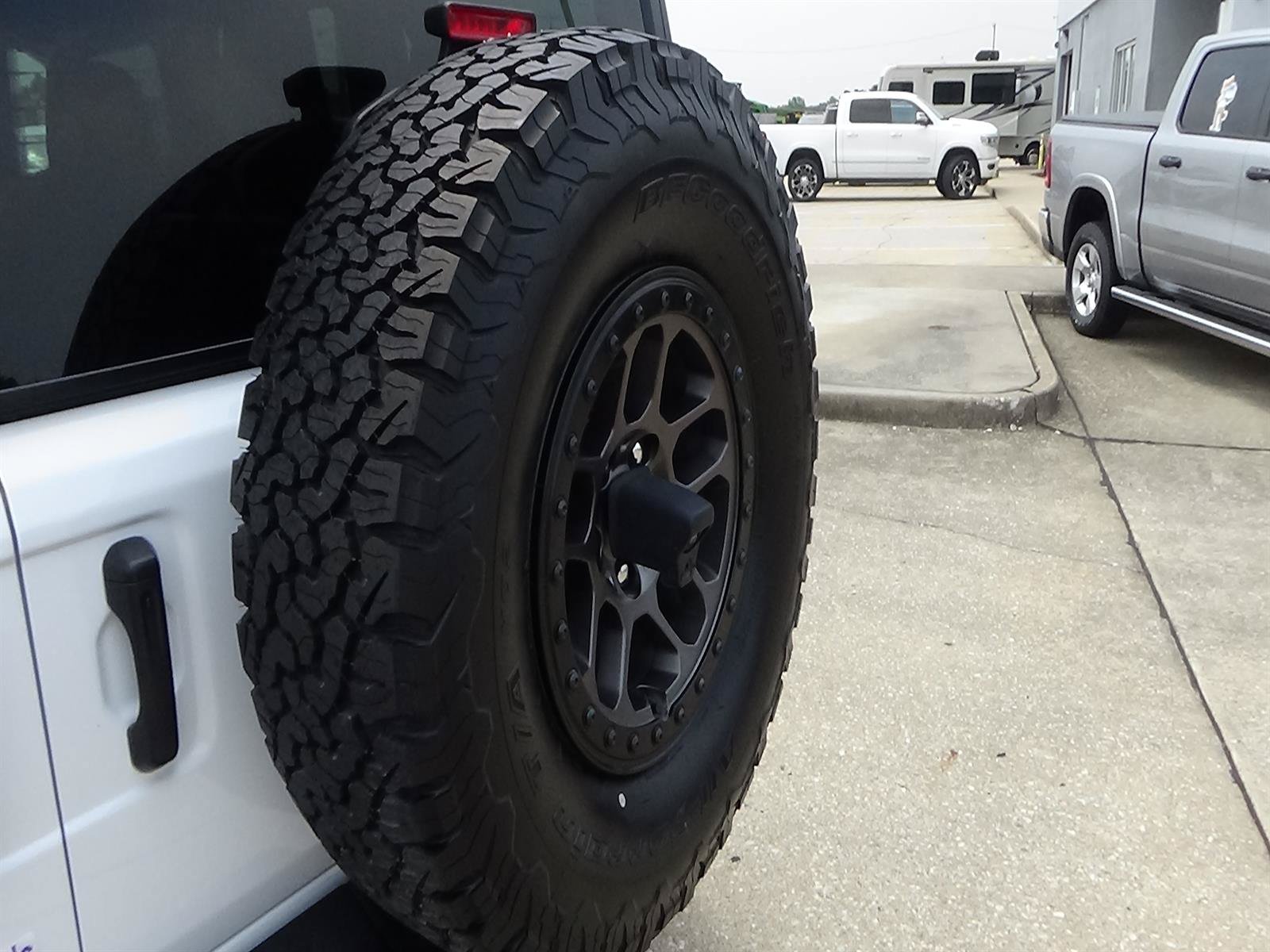 Certified 2022 Jeep Wrangler Unlimited Rubicon w/ Xtreme Recon 35" Tire Package AWD/4WD image 10