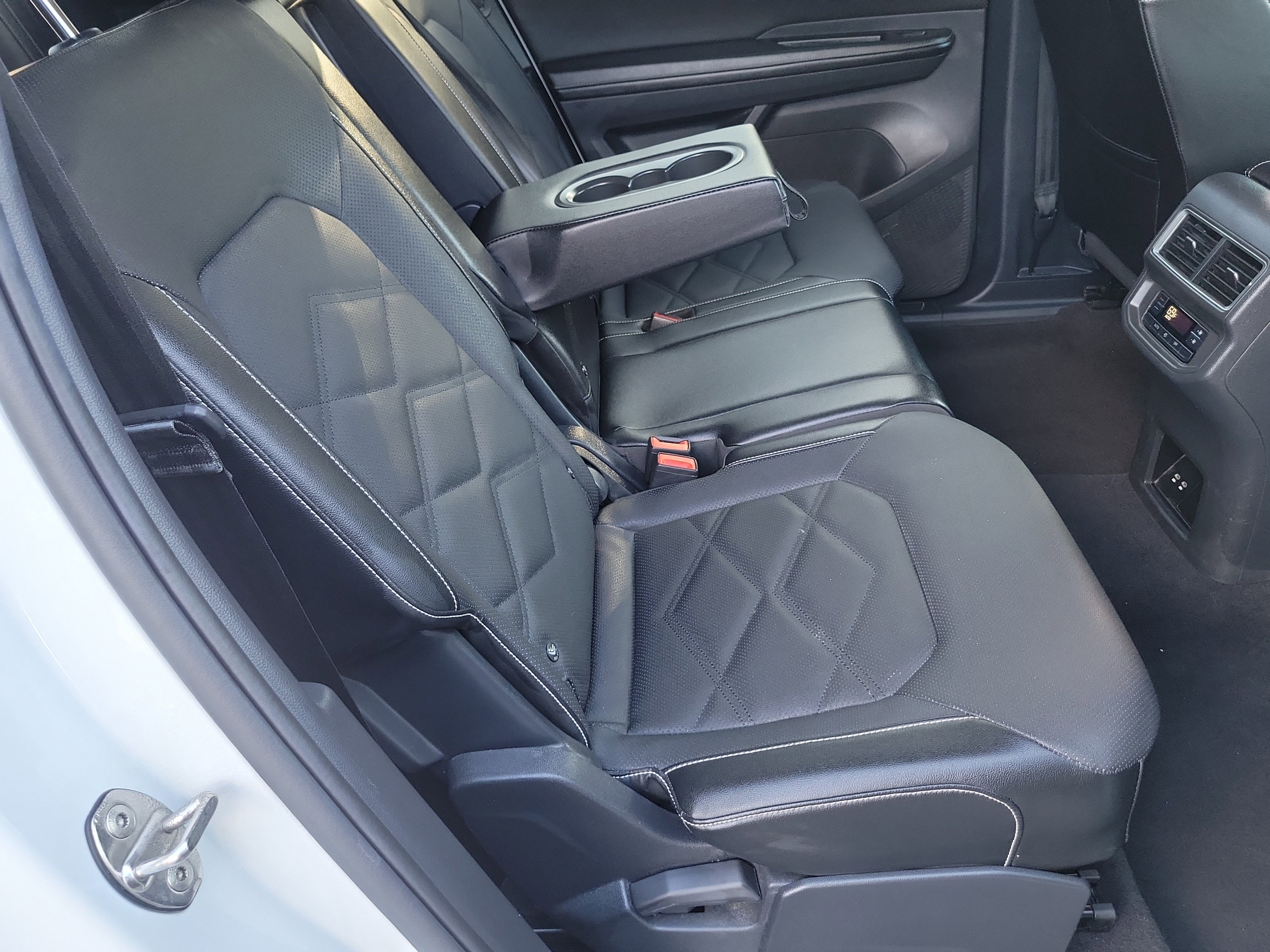 Used 2024 Volkswagen Atlas SE image 19