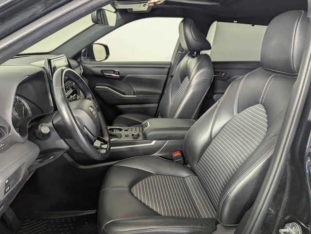 Used 2021 Toyota Highlander XSE image 14