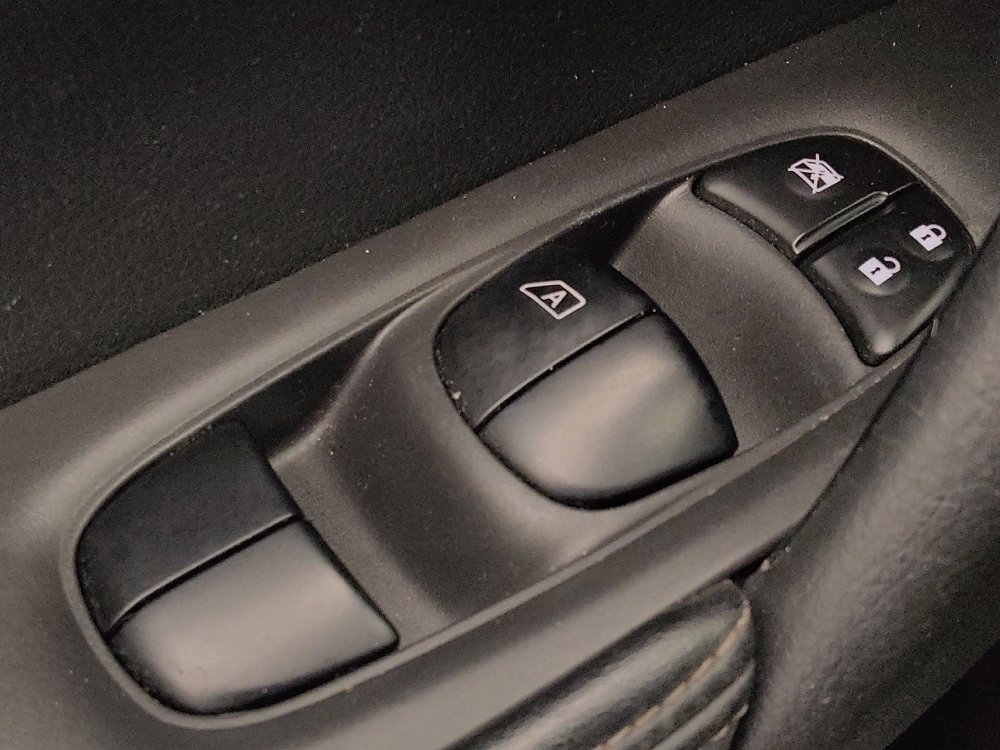 Used 2017 Nissan Rogue SL w/ SL Premium Package image 27