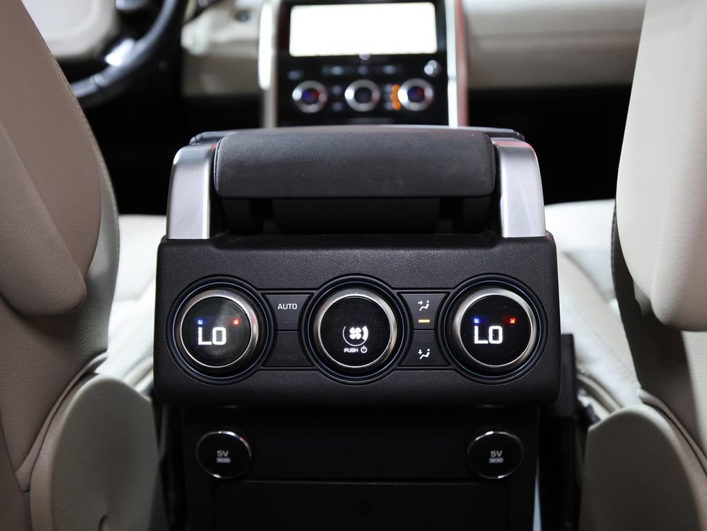 Used 2018 Land Rover Discovery HSE AWD/4WD image 14