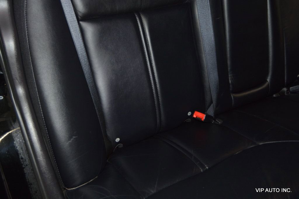 Used 2005 Lincoln Town Car Signature Limited image 26