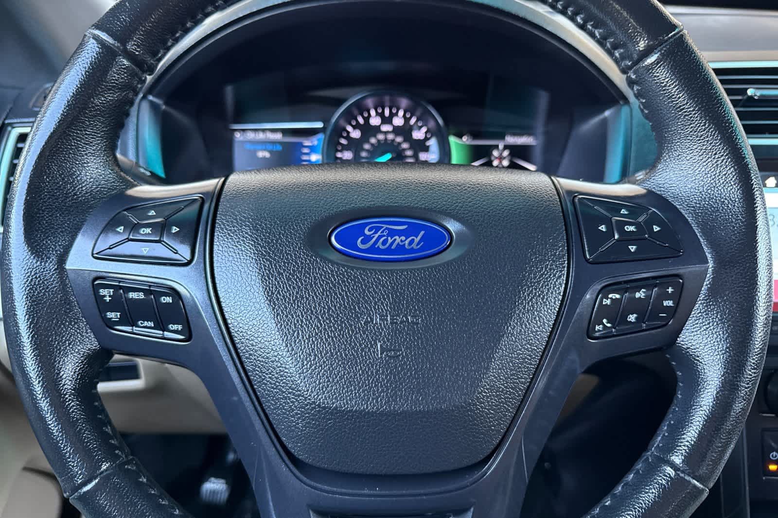 Used 2017 Ford Explorer XLT w/ Equipment Group 202A AWD/4WD image 25