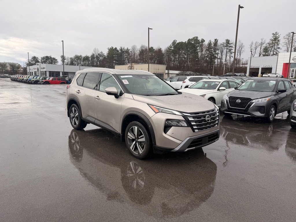 Used 2025 Nissan Rogue SL image 3