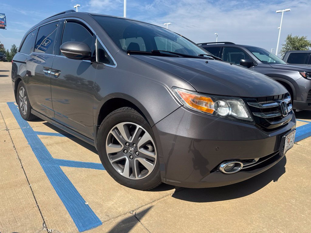 Used 2016 Honda Odyssey Touring Elite image 2