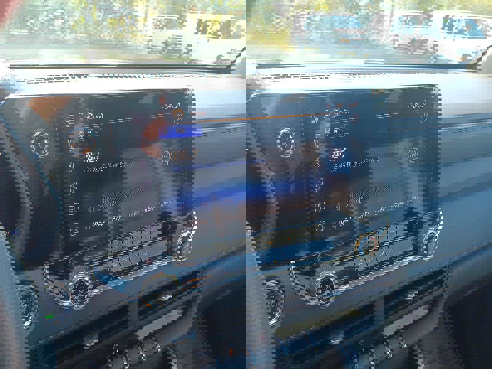 Used 2024 Chevrolet Colorado Trail Boss w/ Advanced Trailering Package image 10