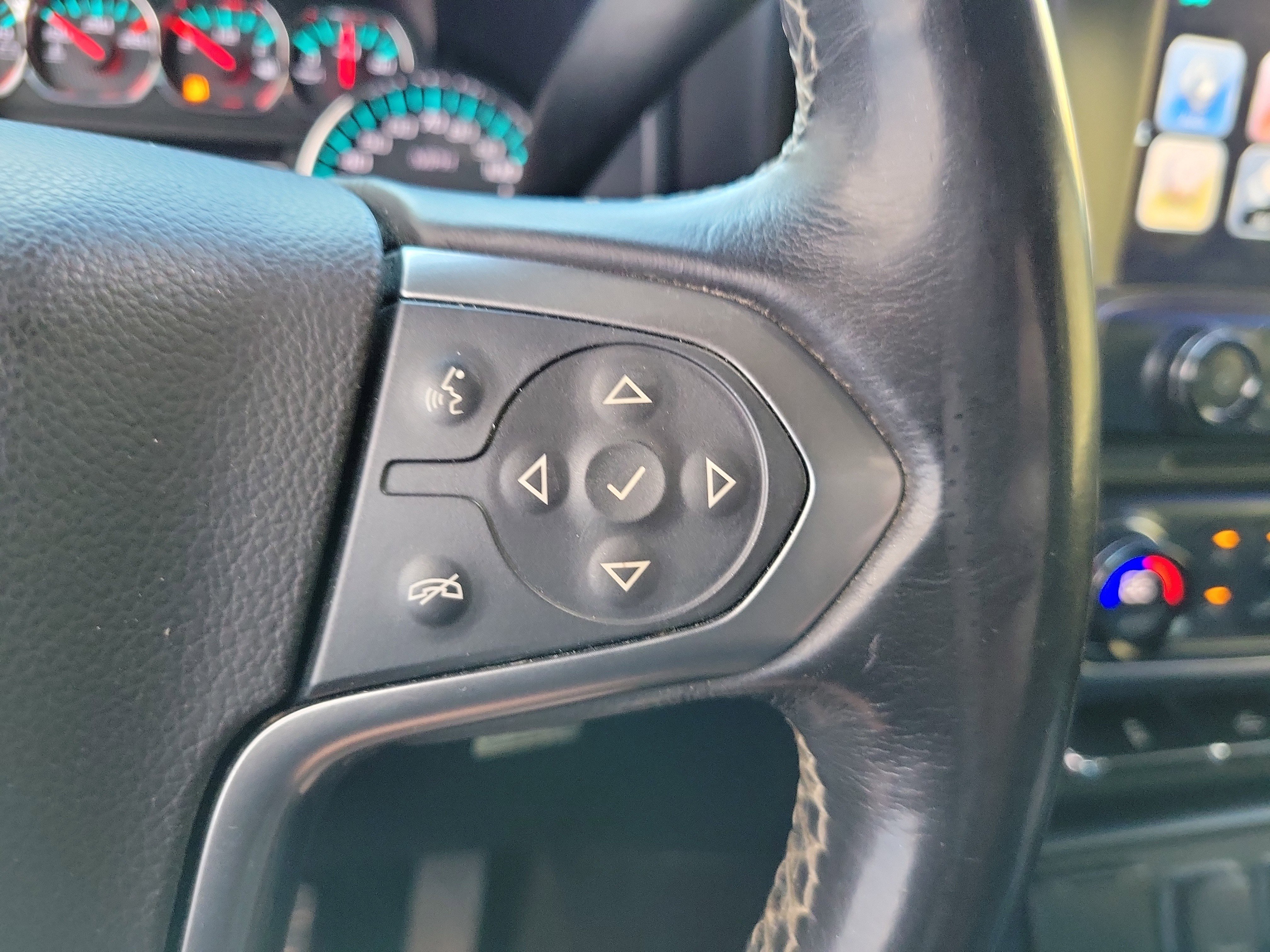 Used 2018 Chevrolet Silverado 1500 LT w/ All Star Edition image 29