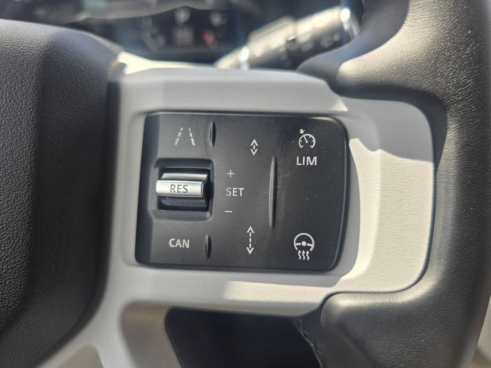 New 2026 Land Rover Defender 130 X-Dynamic SE AWD/4WD image 32