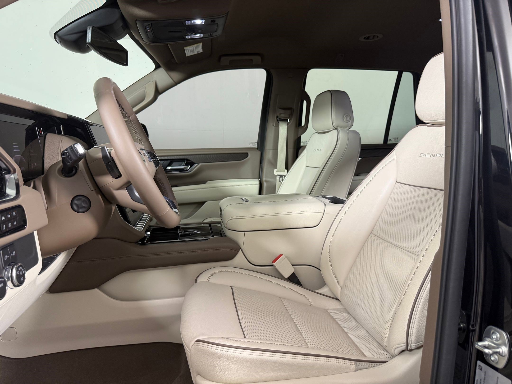 Used 2025 GMC Yukon Denali w/ LPO, Floor Liner Package image 5