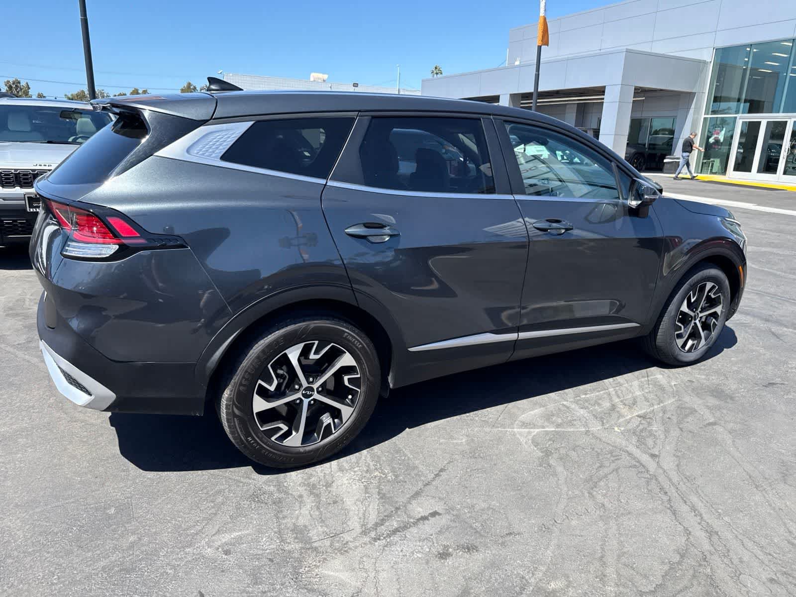 Used 2025 Kia Sportage EX FWD image 12