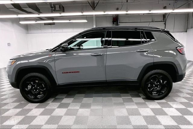 Used 2024 Jeep Compass Trailhawk w/ Trailhawk Elite Group image 14