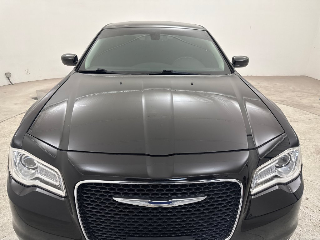 Used 2018 Chrysler 300 Touring w/ Driver Convenience Group RWD image 19
