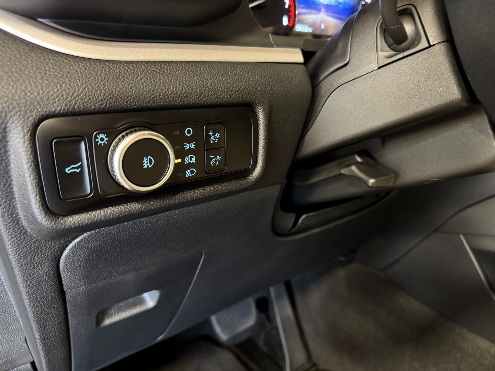 Used 2023 Ford Explorer XLT w/ Equipment Group 202A image 40