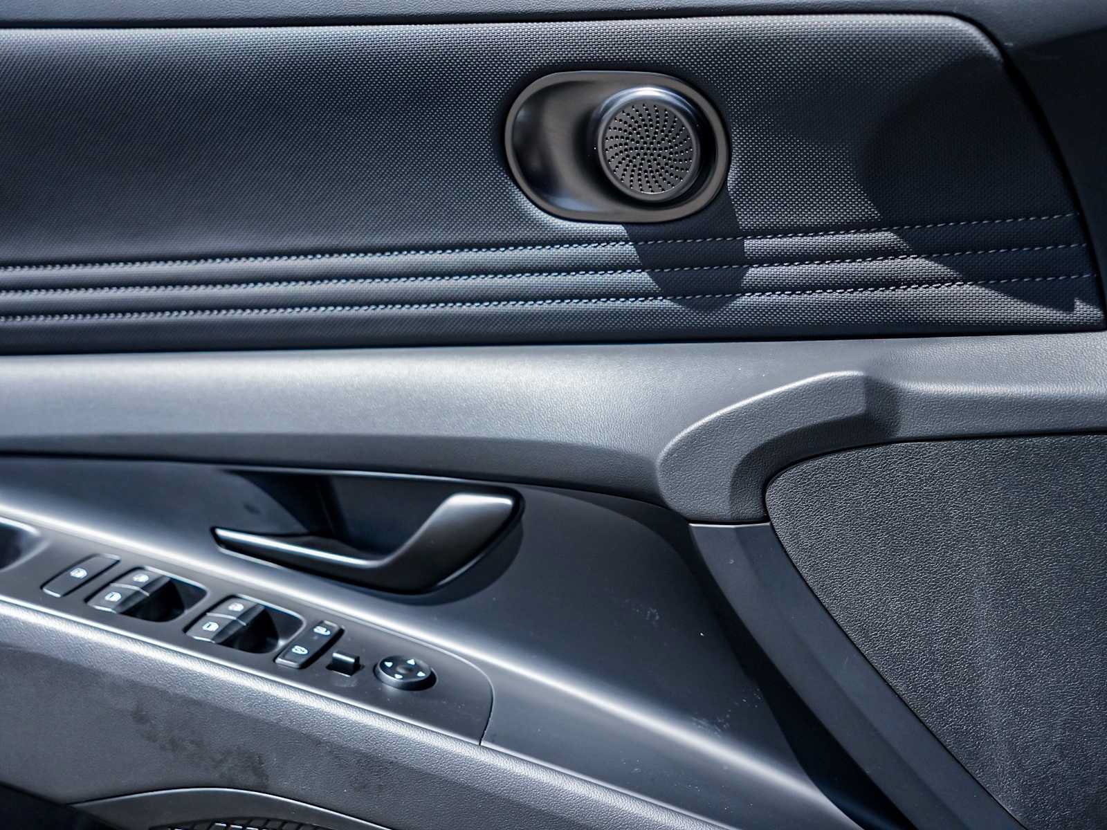 Used 2025 Hyundai Elantra Sport FWD image 19