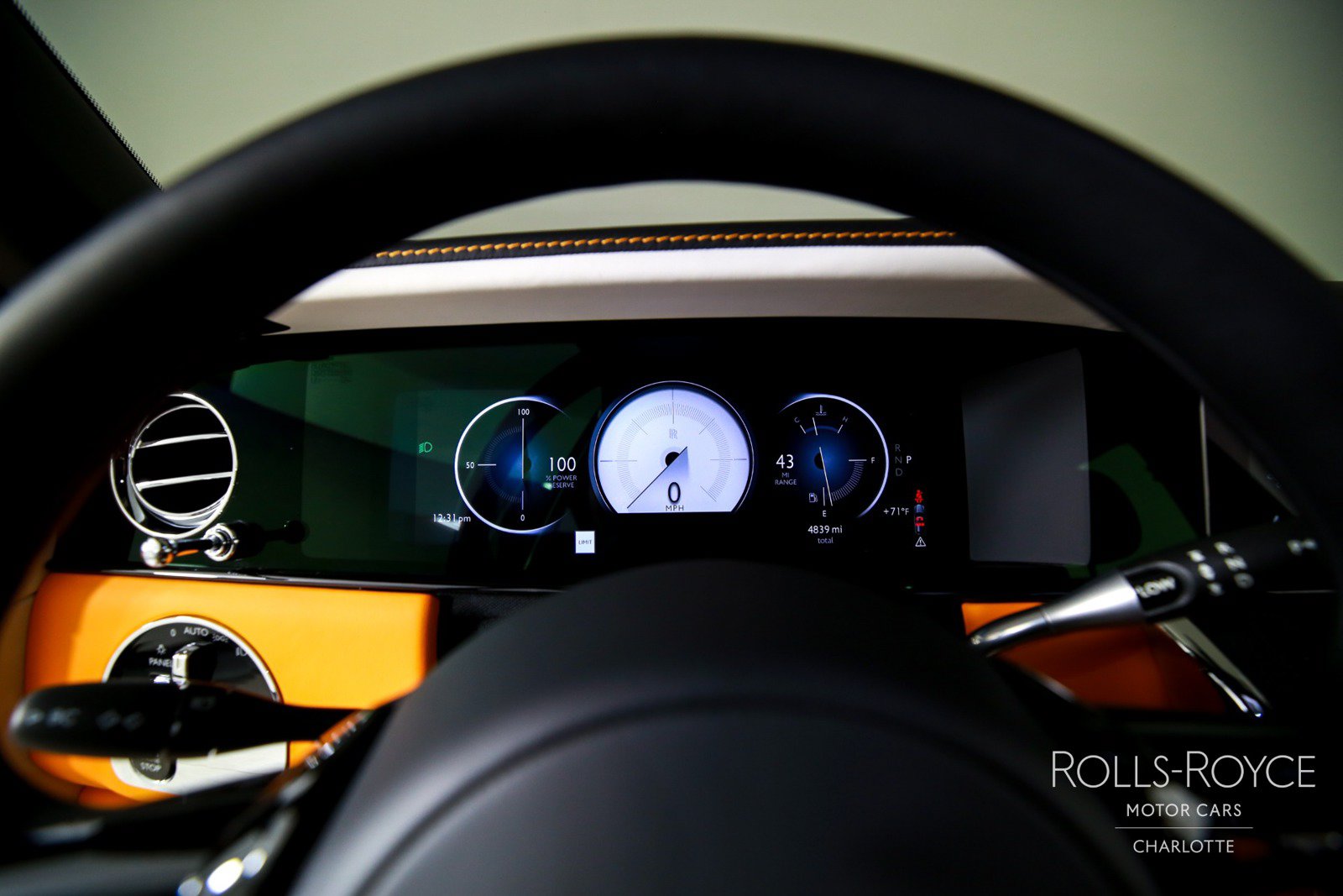 Used 2025 Rolls-Royce Cullinan AWD/4WD image 14