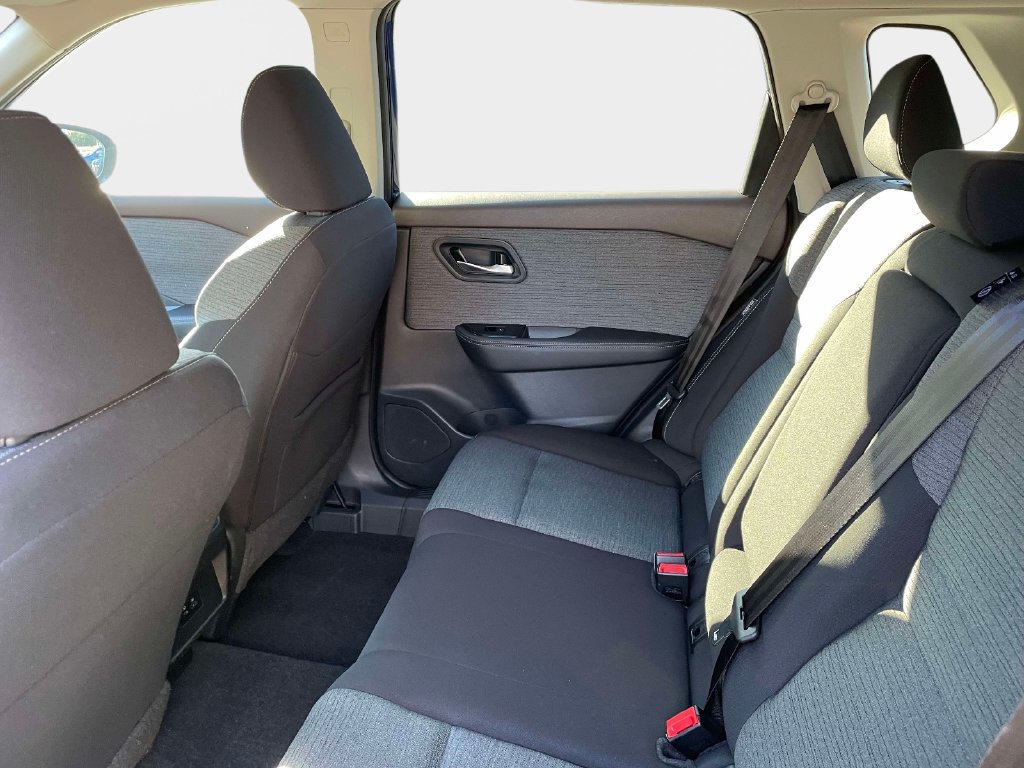 Used 2023 Nissan Rogue SV AWD/4WD image 17