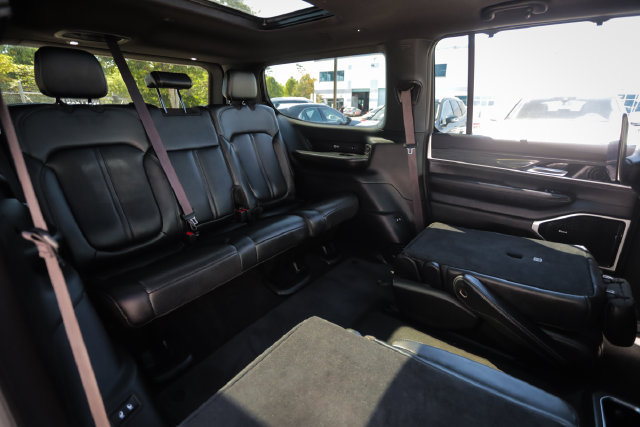 Used 2022 Jeep Wagoneer Series III w/ Premium Group I AWD/4WD image 88