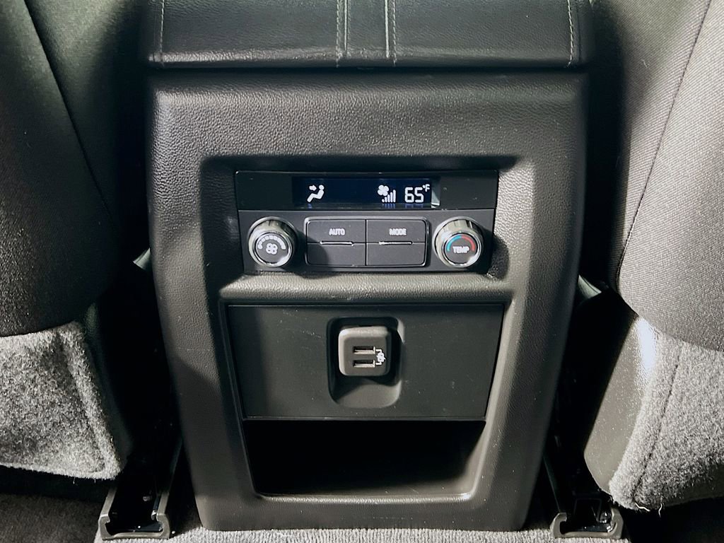 Used 2023 Chevrolet Traverse LT image 24