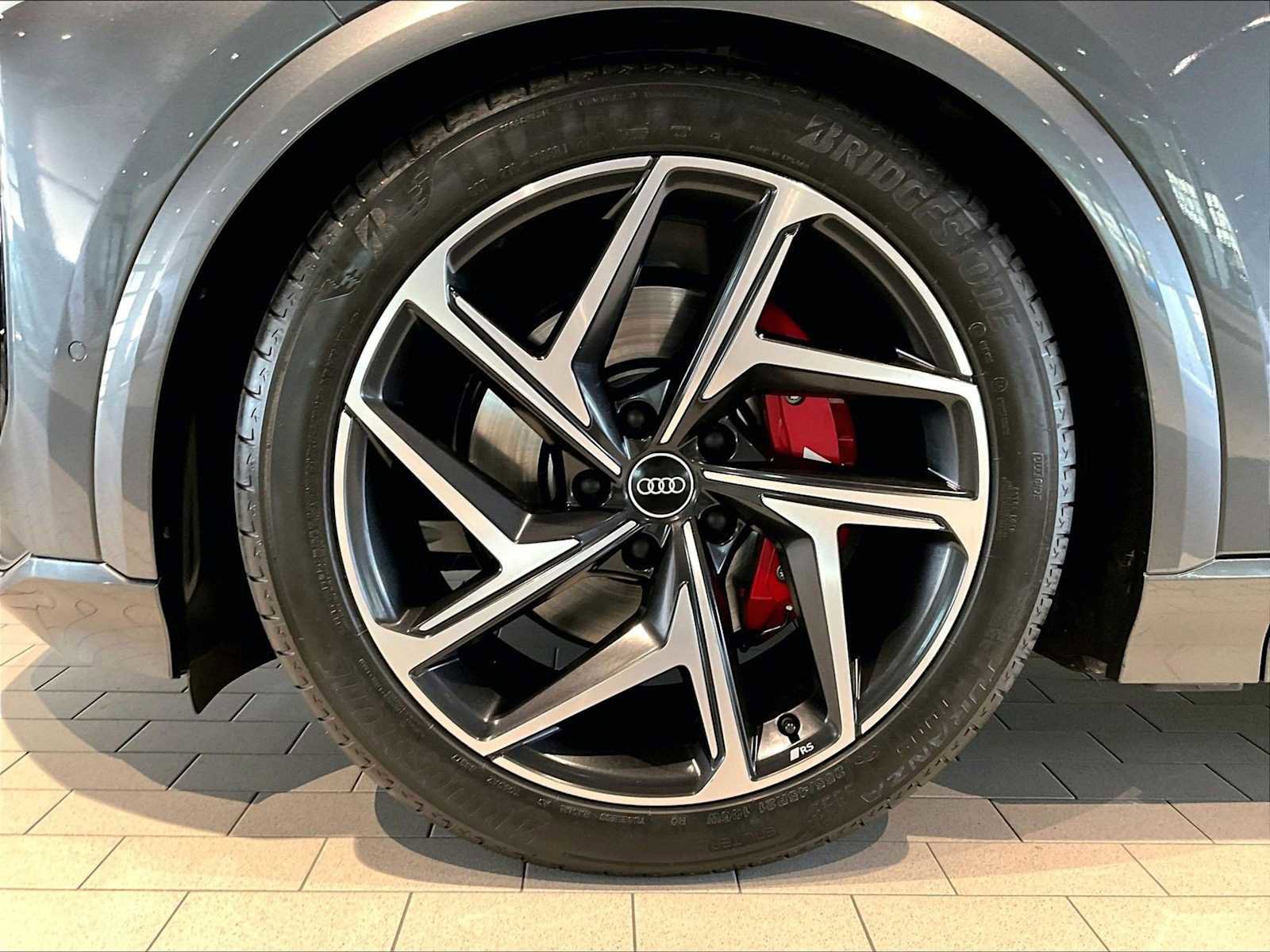Used 2025 Audi SQ6 e-tron Prestige w/ 21" Black Optic Wheel Package AWD/4WD image 14