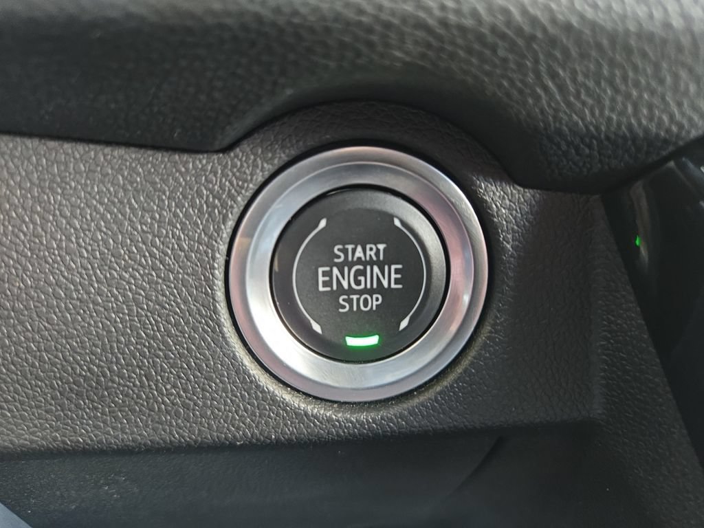 Used 2025 Chevrolet Traverse LT AWD/4WD image 33