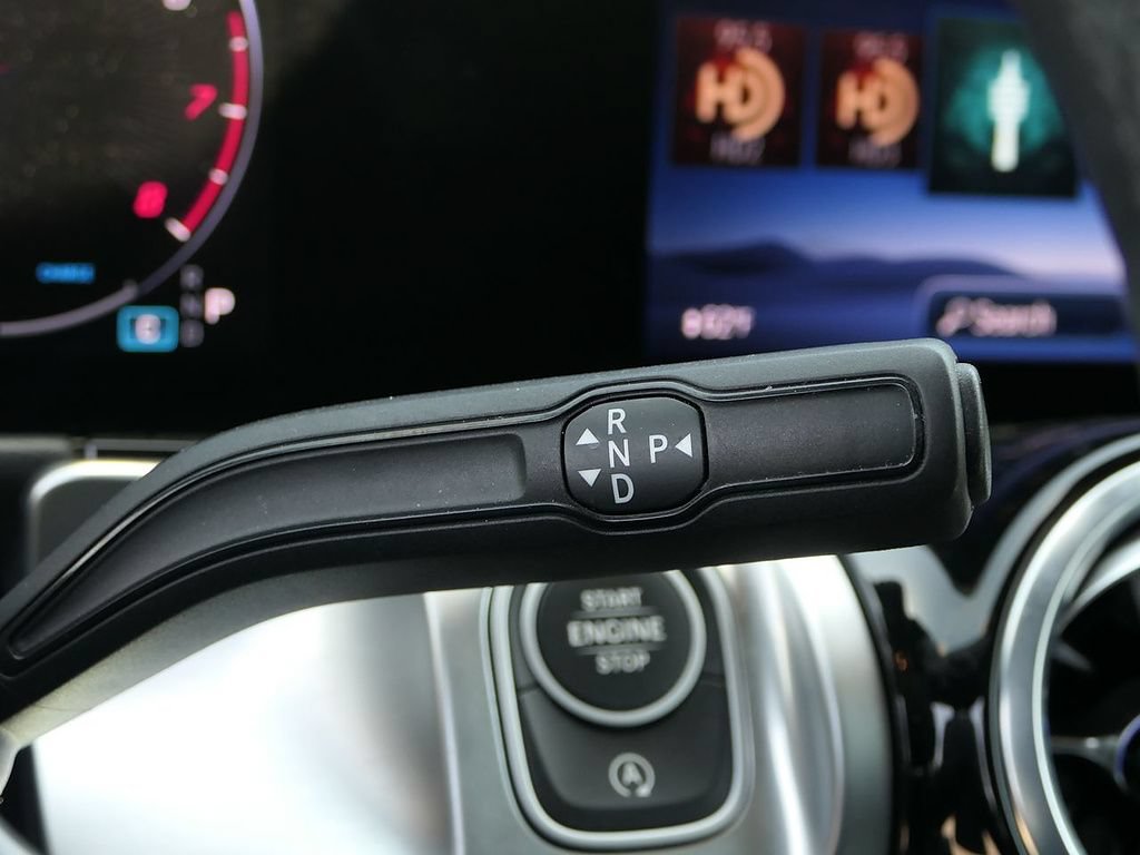 Used 2025 Mercedes-Benz GLB 250 4MATIC image 17