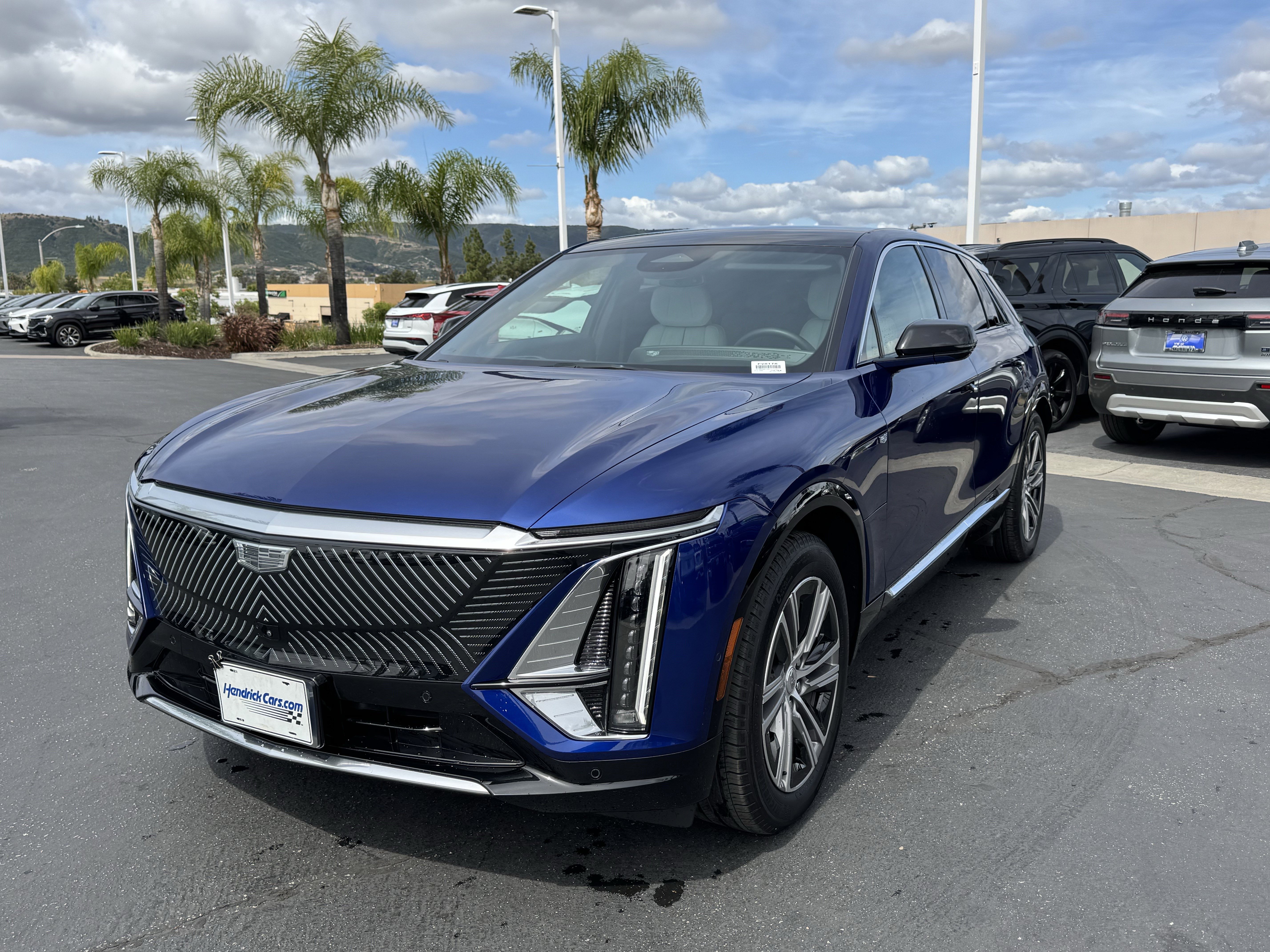 Used 2024 Cadillac Lyriq Luxury AWD/4WD image 5