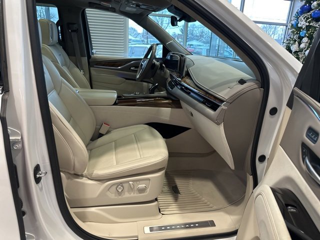 Used 2024 Cadillac Escalade Premium Luxury Platinum image 27