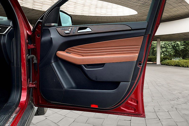 Used 2016 Mercedes-Benz GLE 450 4MATIC Coupe w/ Premium Package image 18