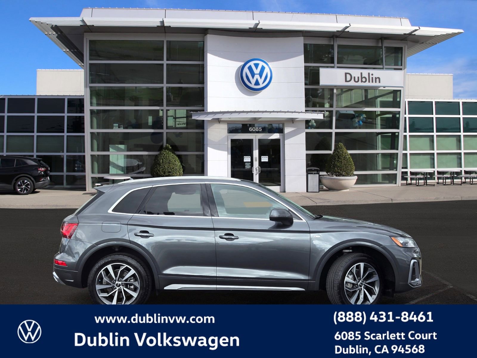 Used 2023 Audi Q5 2.0T Premium w/ Convenience Package AWD/4WD image 3
