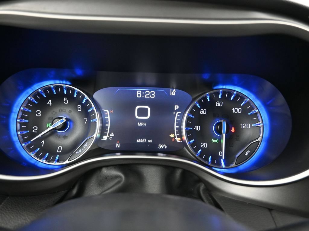 Certified 2023 Chrysler Pacifica Touring-L FWD image 16