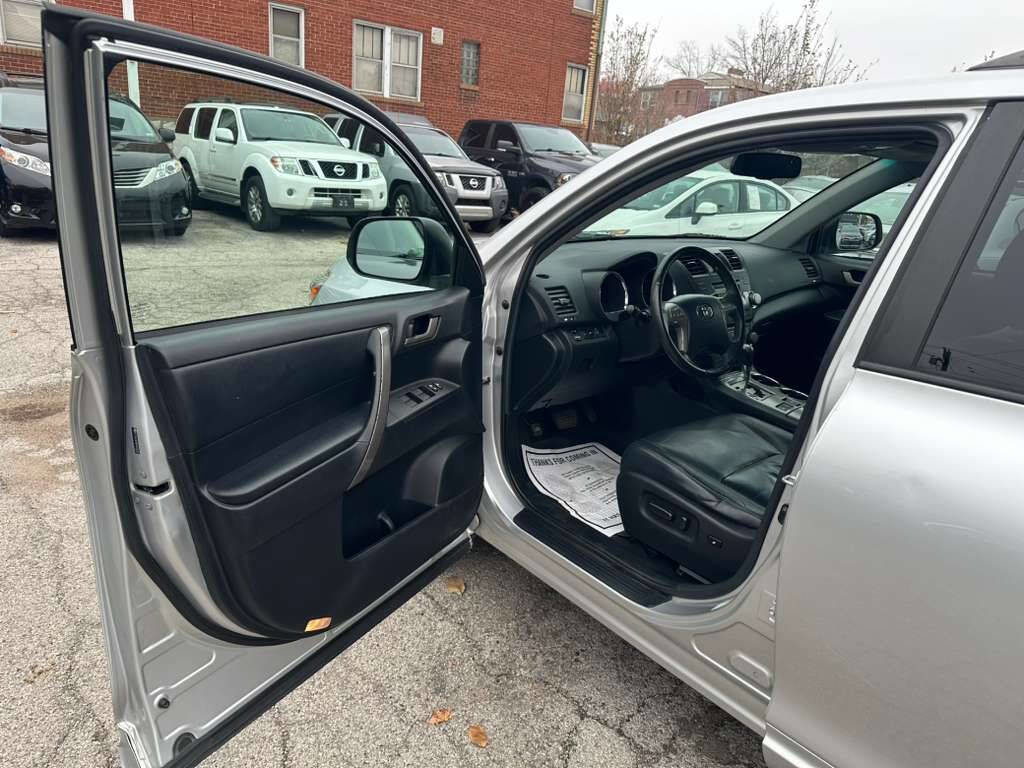 Used 2010 Toyota Highlander SE image 9