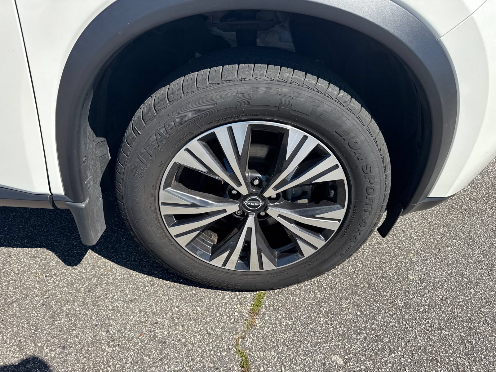 Used 2023 Nissan Rogue SV AWD/4WD image 12