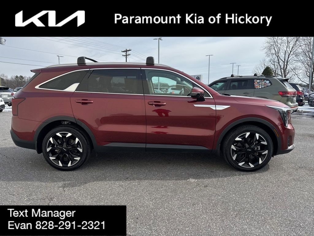Used 2024 Kia Sorento EX w/ Panoramic Sunroof Package image 8