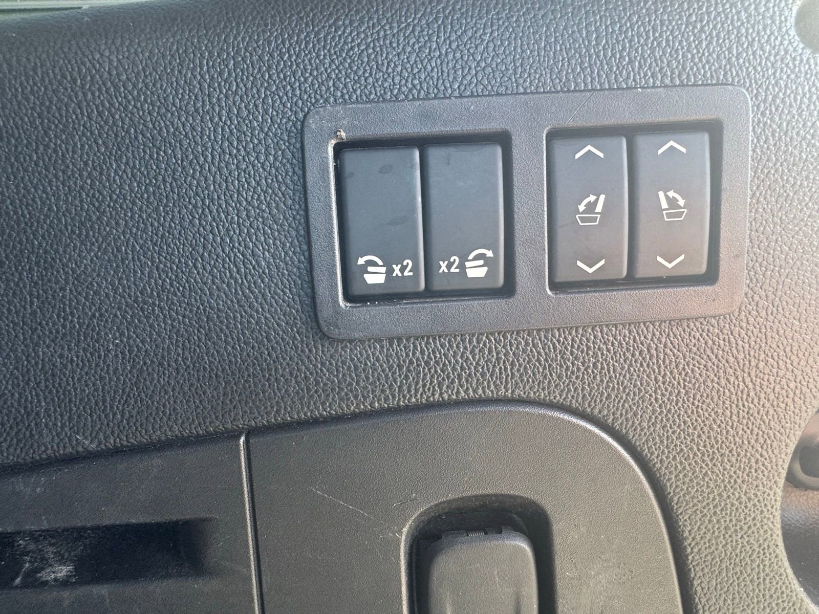 Used 2018 Chevrolet Suburban LT image 32