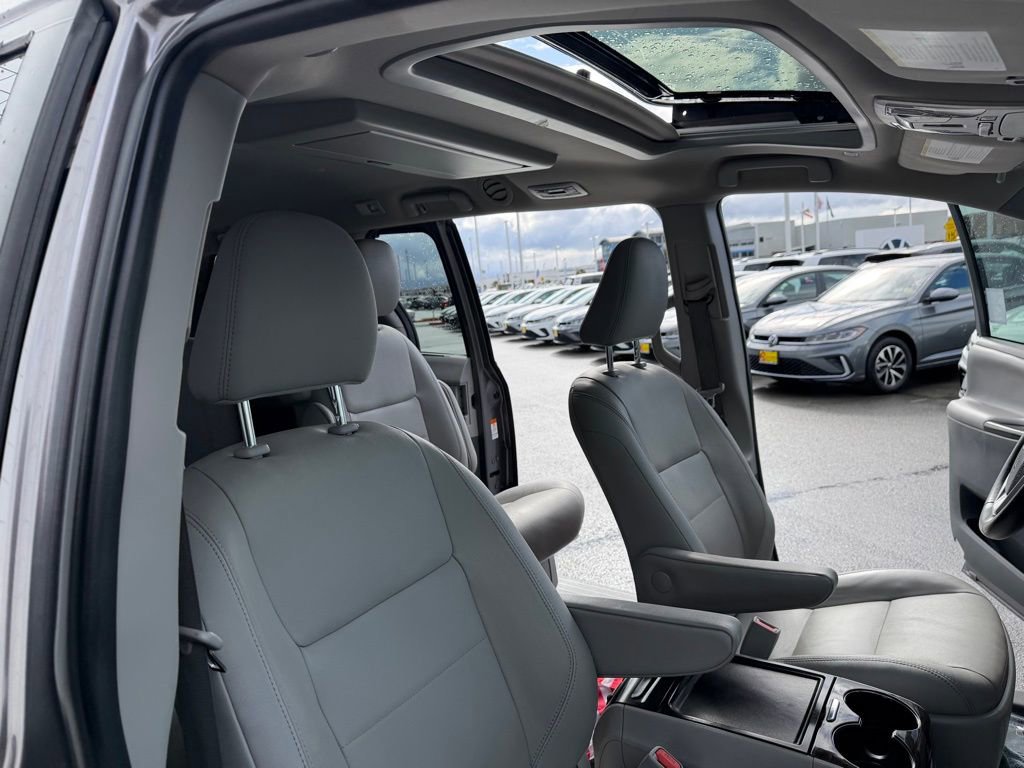 Used 2020 Toyota Sienna XLE Premium w/ Protection Package image 19