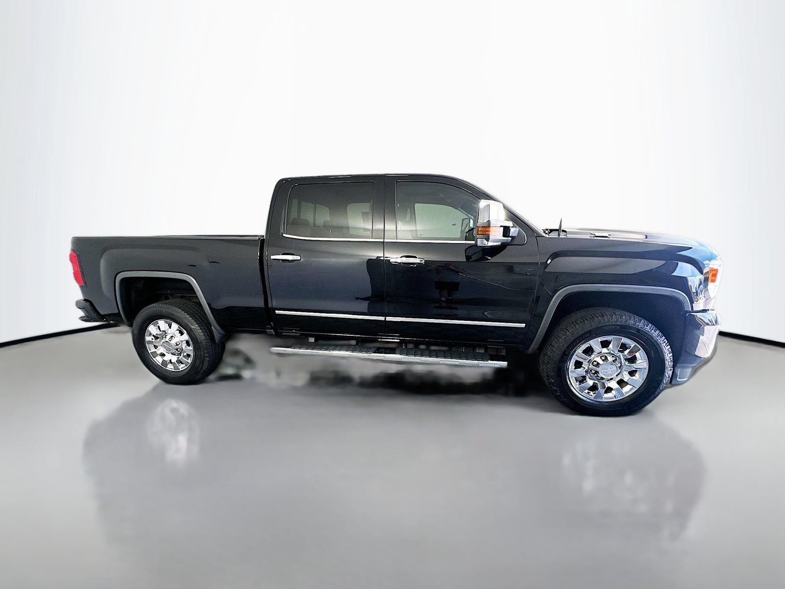 Used 2019 GMC Sierra 2500 Denali w/ Duramax Plus Package AWD/4WD image 8