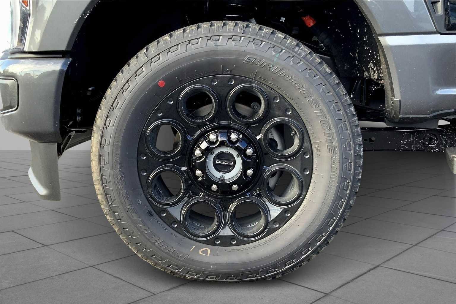 New 2026 Ford F350 XLT w/ XLT Premium Package AWD/4WD image 9