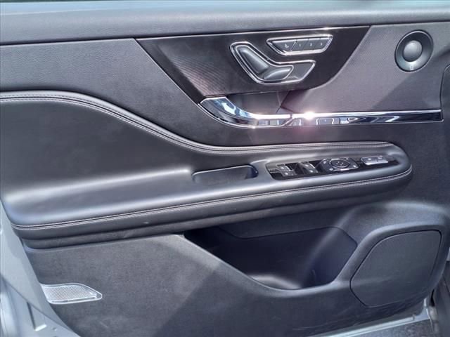 Used 2023 Lincoln Corsair Reserve w/ Equipment Group 202A image 14