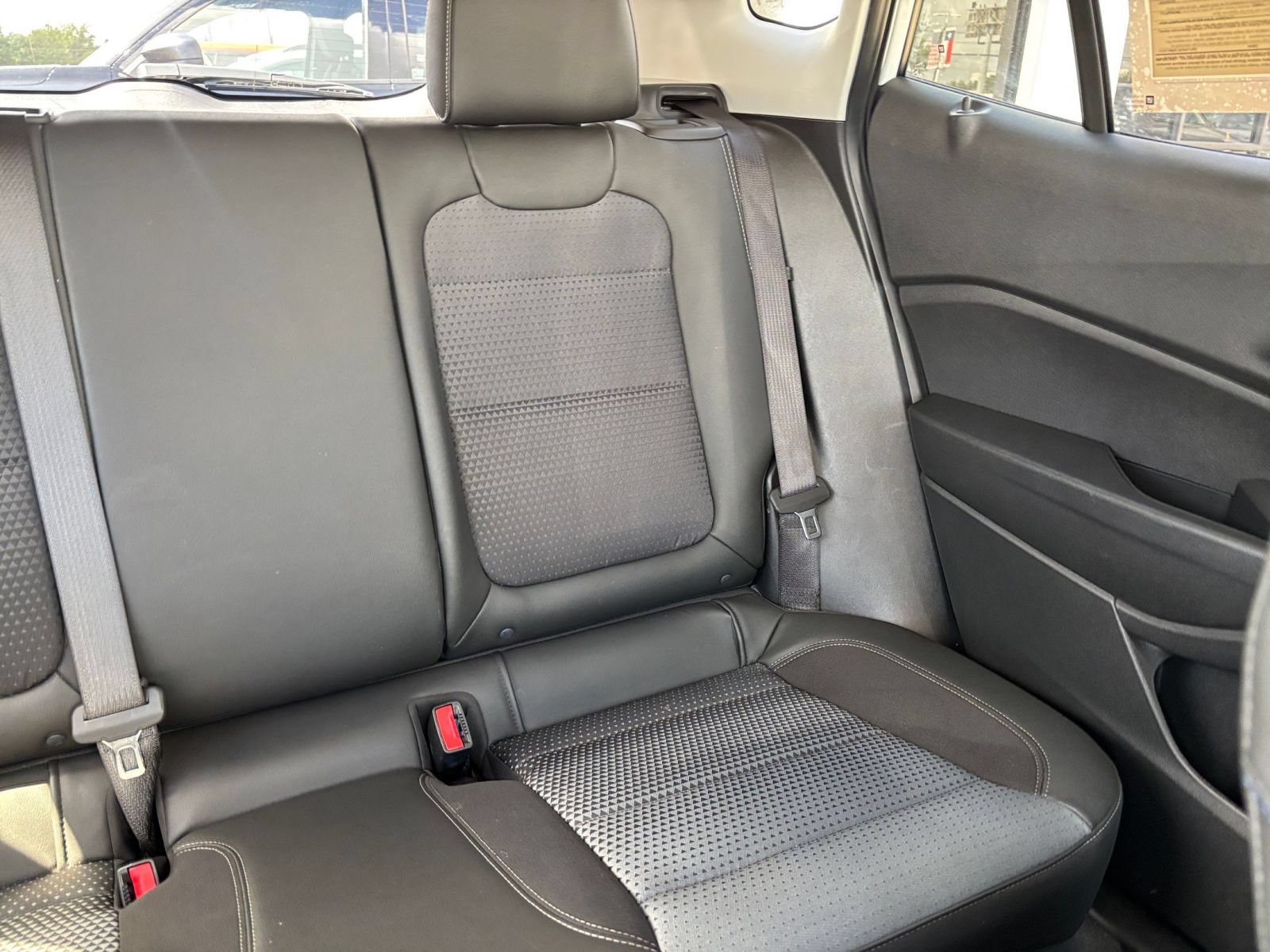 Used 2025 Chevrolet Trax LT FWD image 31