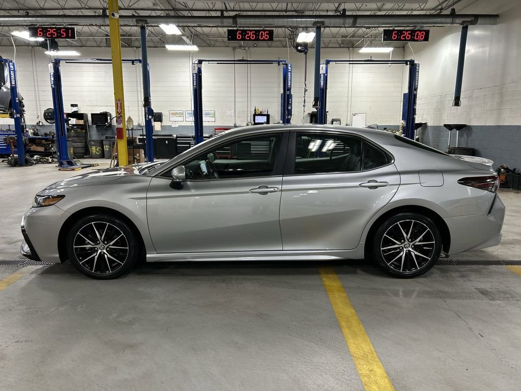 Used 2024 Toyota Camry SE w/ Cold Weather Package AWD/4WD image 5