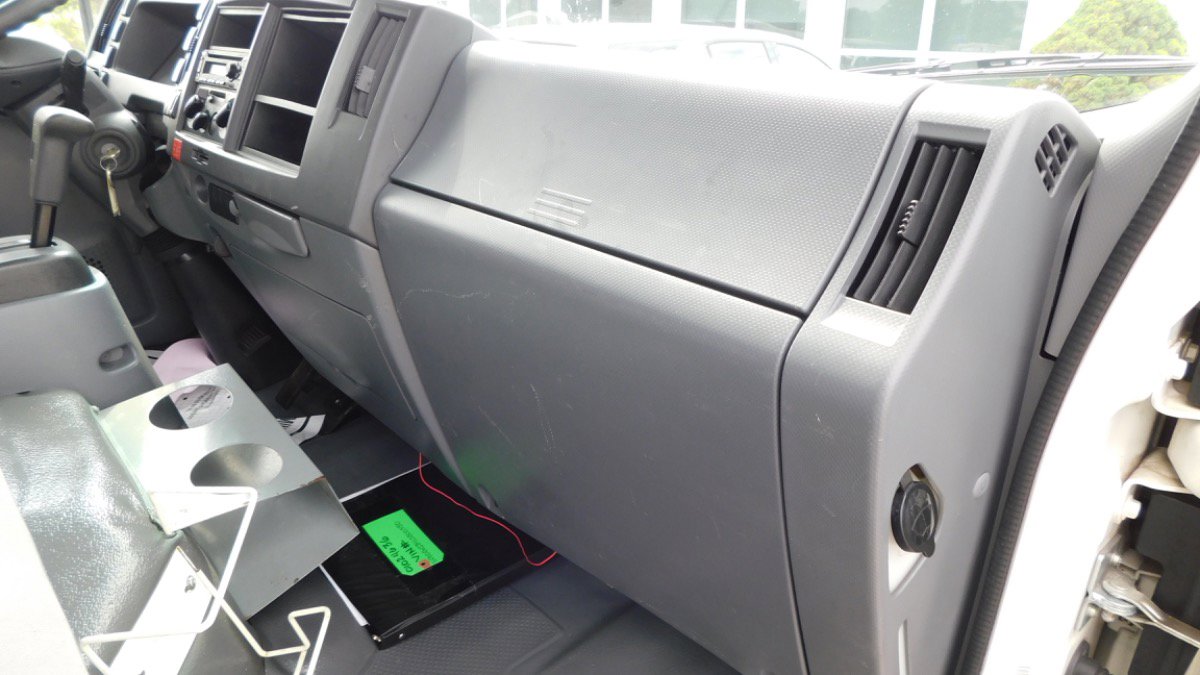 Used 2020 Isuzu NPR image 22